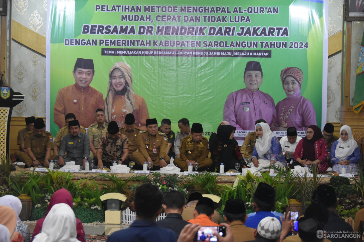 9 Januari 2024 - Menghadiri Acara Pelatihan Metode Menghafal Alquran Mudah, Cepat, Dan Tidak Lupa Di Ruang Aula Utama Kantor Bupati Sarolangun