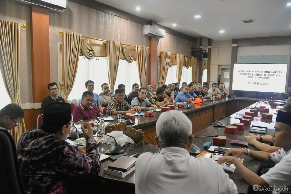 3 November 2023 - Penjabat Bupati Sarolangun Menghadiri Acara Sosialisasi Penggunaan Fasilitas Kantor Barang Milik Daerah Di Ruang Aula Utama Kantor Bupati Sarolangun