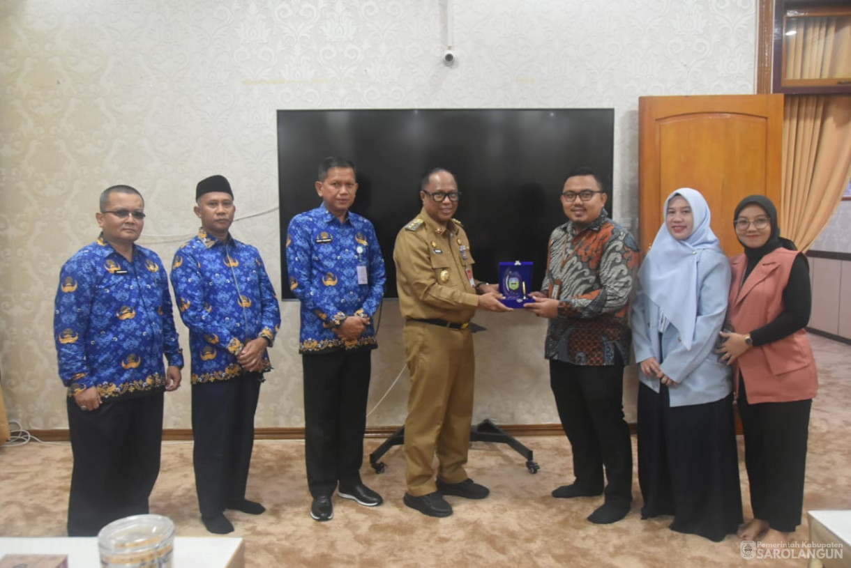 17 Desember 2024 - Penandatanganan MOU Antara Pemerintah Kabupaten Sarolangun Dengan Bank Syariah Indonesia, Bertempat di Rumah Dinas Bupati Sarolangun