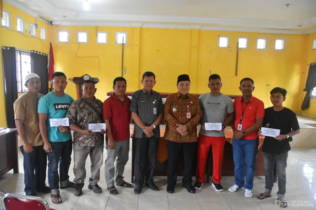 3 Mei 2024 - Pembubaran Panitia Dan Penyerahan Uang Bonus Lomba Pacu Perahu Di Kantor Camat Sarolangun