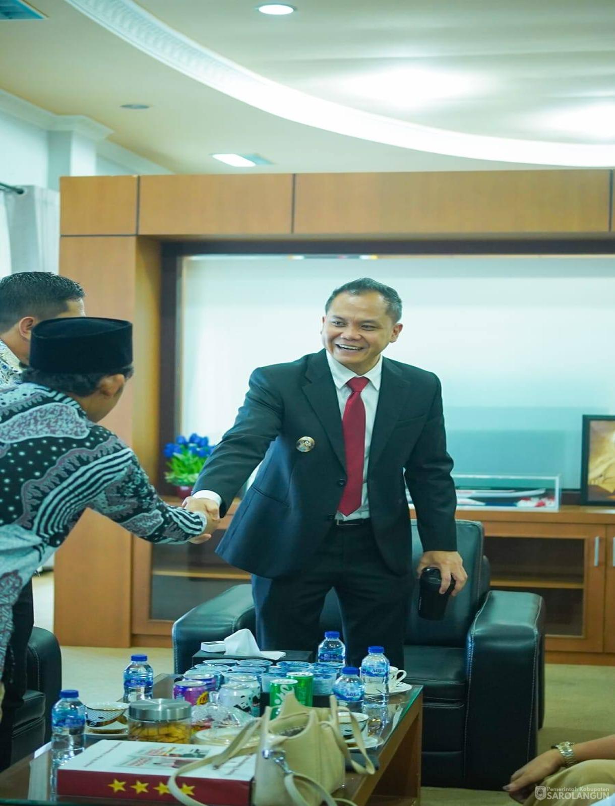 20 Mei 2026 Pertemuan Konsultasi dan Koordinasi DPRD Kabupaten Lebong dengan Wakil Bupati Kabupaten Sarolangun tentang Sinergitas dalam Pengawasan Program Pemerintah Daerah di Ruang Kerja Wakil Bupati Sarolangun.