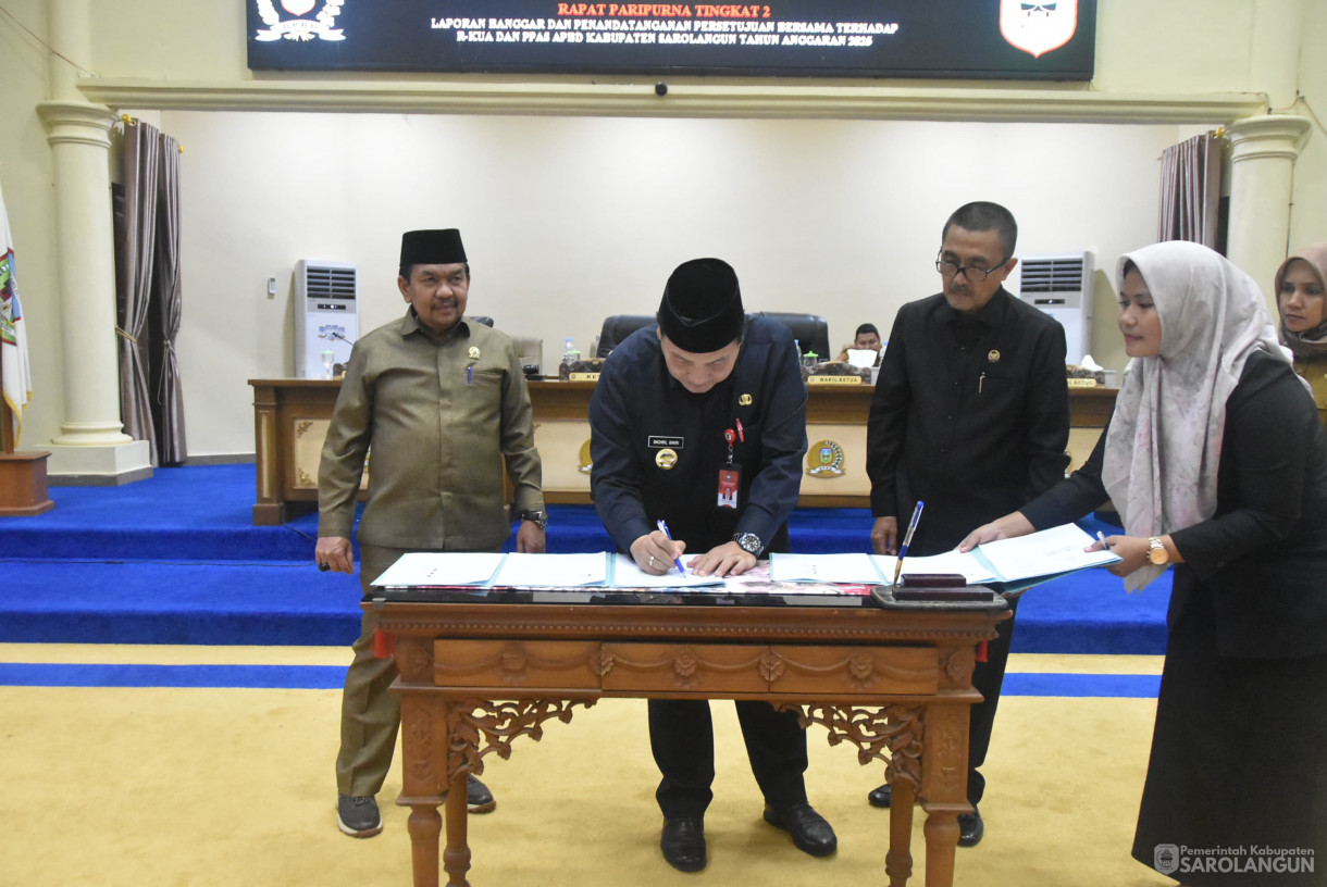 30 Juli 2024 -&nbsp;Rapat Paripurna Tingkat 2 Laporan Banggar Dan Penandatanganan Persetujuan Bersama Terhadap RKUA Dan PPAS APBD Kabupaten Sarolangun, Bertempat di Gedung DPRD Sarolangun