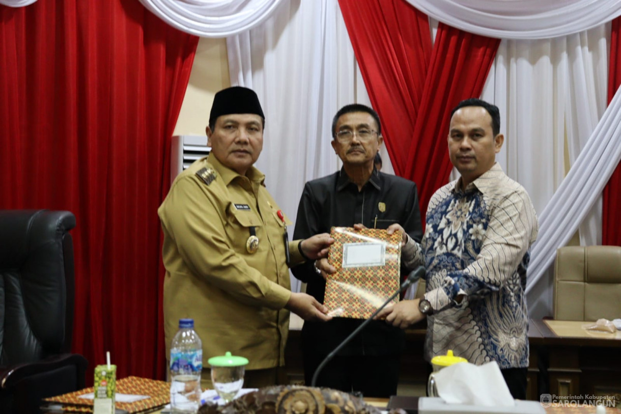 26 Agustus 2024 -&nbsp;Rapat Paripurna Tingkat II Penandatanganan Kesepakatan Bersama tentang Ranperda APBDP Kab. Sarolangun TA.2024 dan Ranperda RPJPD Tahun 2025 sd 2045