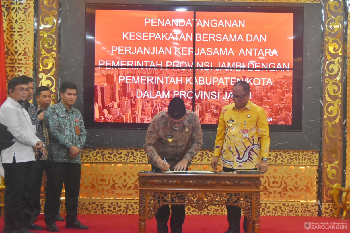 1 November 2024 -&nbsp;Penandatanganan Kesepakatan Kerjasama Dan Perjanjian Bersama Antara Pemerintah Provinsi Jambi Dengan Pemerintah Kabupaten Kota Dalam Provinsi Jambi, Bertempat di Aula Kantor Gubernur Jambi