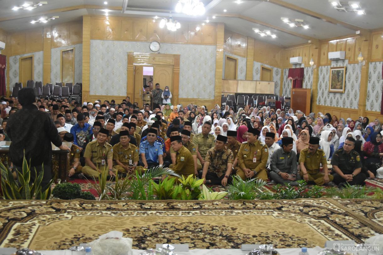 9 Januari 2024 - Menghadiri Acara Pelatihan Metode Menghafal Alquran Mudah, Cepat, Dan Tidak Lupa Di Ruang Aula Utama Kantor Bupati Sarolangun