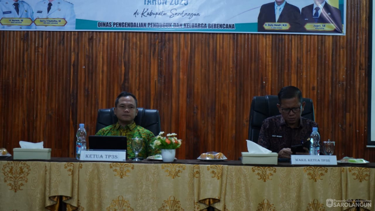 4 September 2025&nbsp; Wakil bupati Sarolangun Membuka Rapat Koordinasi Bimbingan Teknis Pengisian Web Aplikasi Aksi Konvergensi Percepatan Penurunan Stunting Kabupaten Sarolangun Tahun 2025