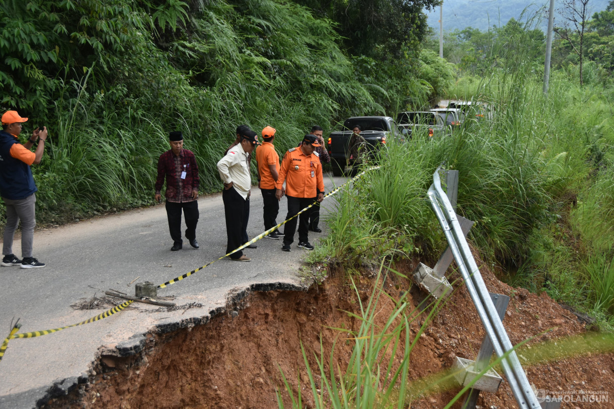 18 Januari 2023 - Meninjau Jalan Rusak Akibat Longsor di Desa Bukit Rayo Kecamatan Batang Asai