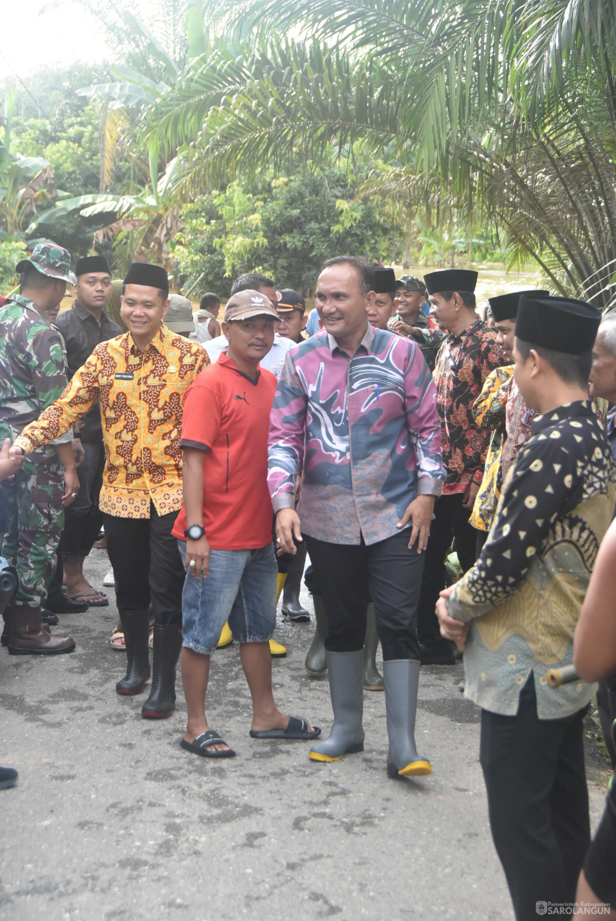 6 Maret 2025 - Peninjauan Lokasi Banjir dan Penyerahan Bantuan Bagi Korban Terdampak Banjir di Kecamatan Mandiangin&nbsp;