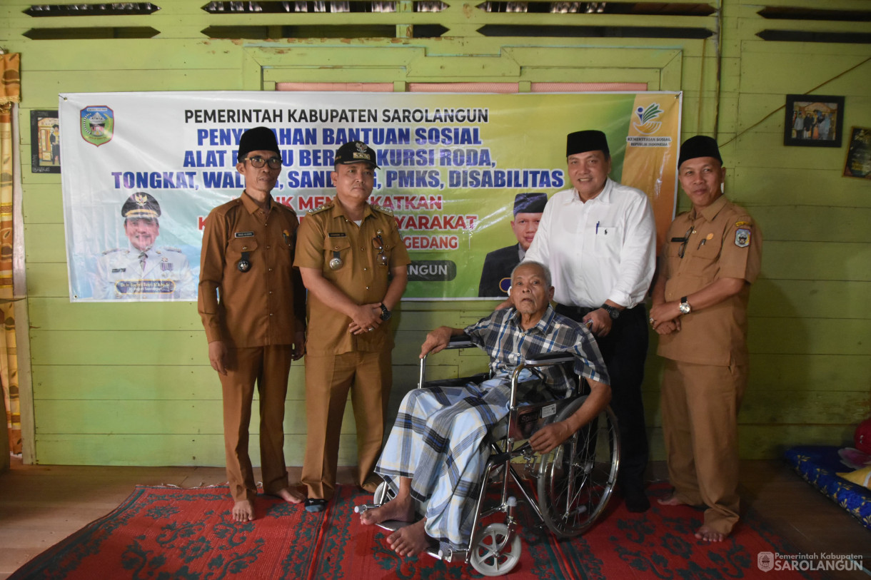 4 Maret 2024 - Memberikan Bantuan Kursi Roda Untuk Disabilitas Di Desa Lubuk Resam Hilir Kecamatan Cermin Nan Gedang