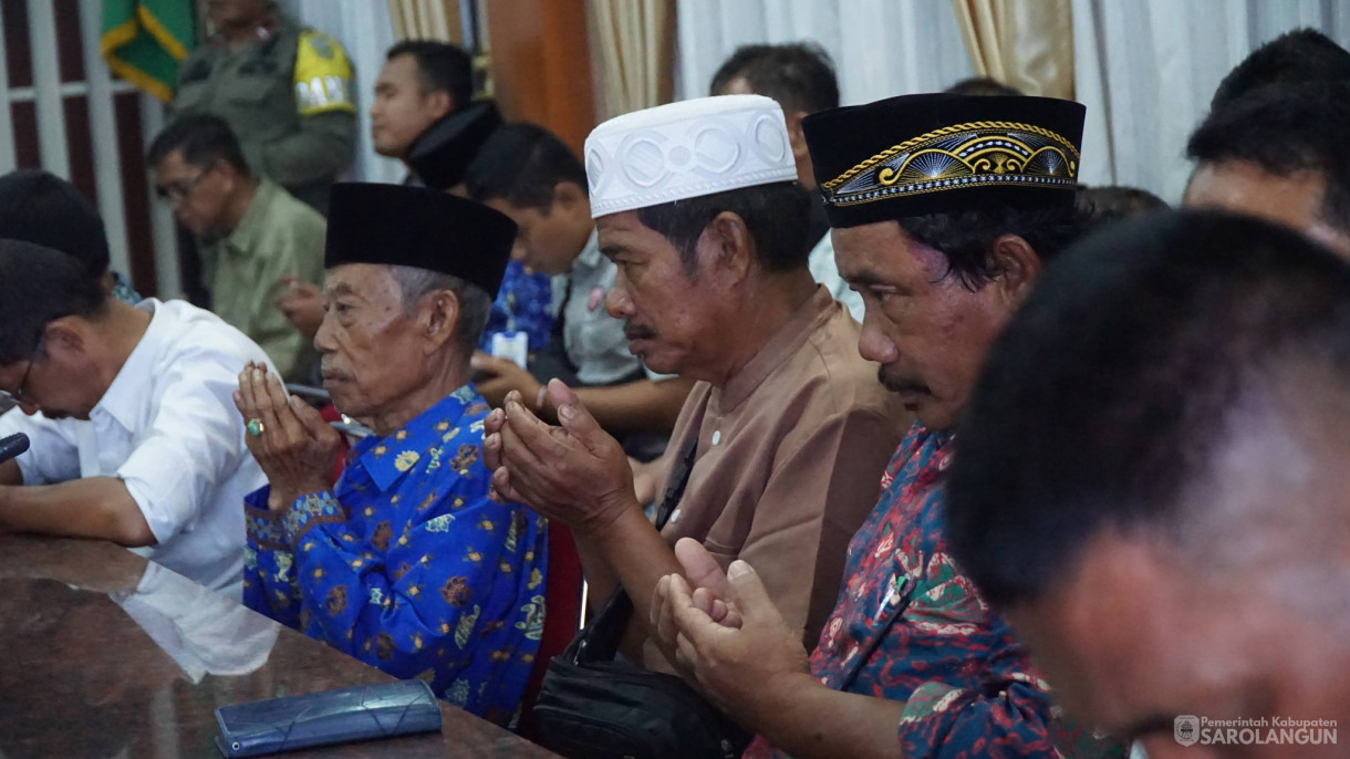 17 April 2026 Penandatanganan Surat Kesepakatan Perdamaian Antara Warga SAD dengan PT SAL di Ruang Pola Utama Kantor Bupati Sarolangun.