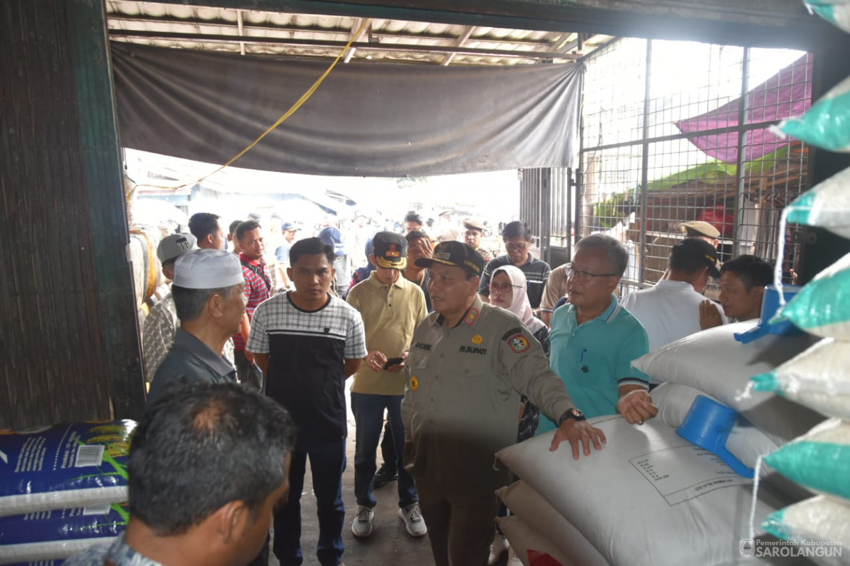 22 September 2023 - Penjabat Bupati Sarolangun Melakukan Operasi Pasar di Pasar Atas Sarolangun