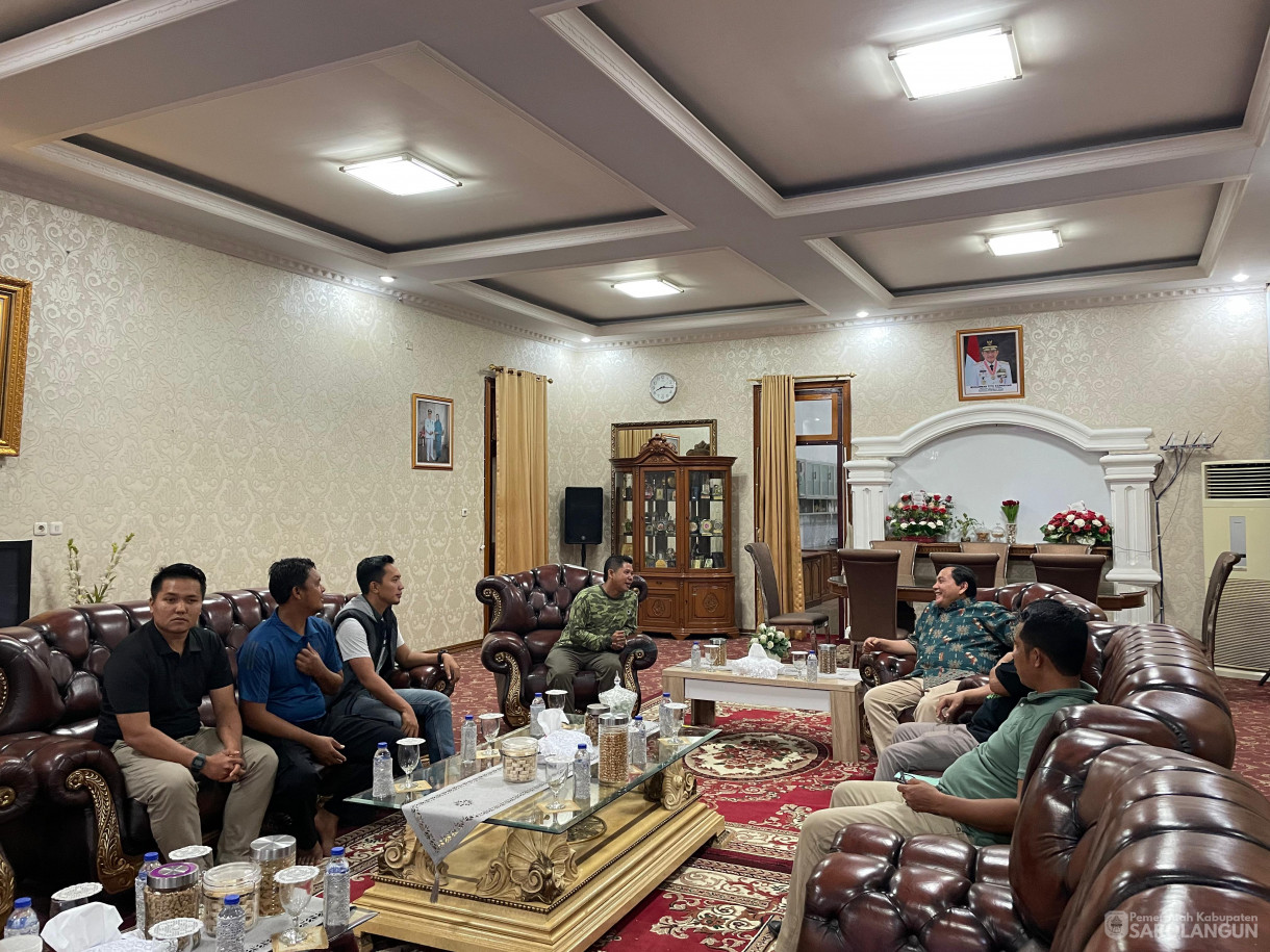 01 Agustus 2024 -&nbsp;Audiensi Askab PSSI Sarolangun di Rumah Dinas Bupati Sarolangun