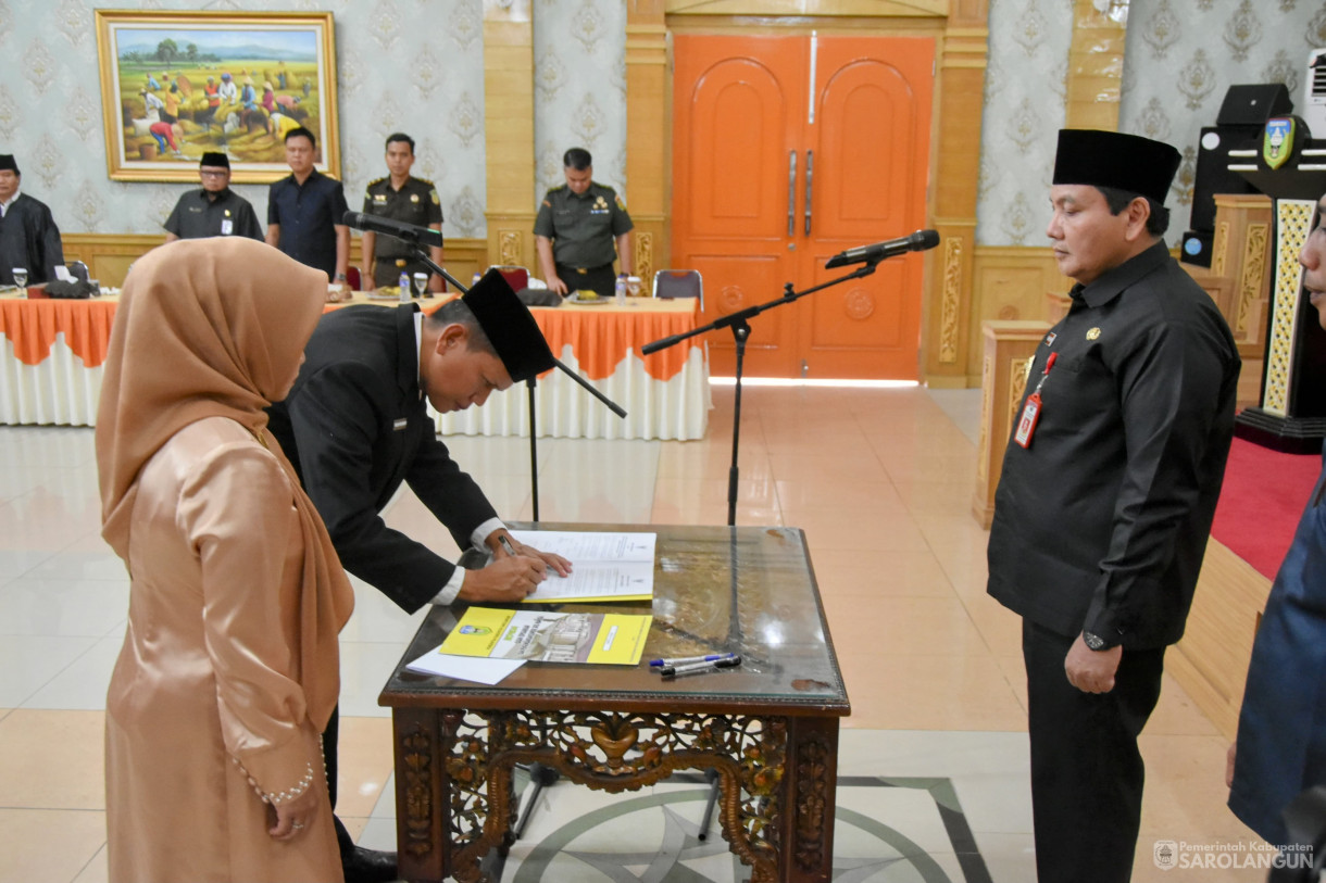 12 Desember 2023 - Pelantikan Dan Pengambilan Sumpah Janji Jabatan Penjabat Sekretaris Daerah Kabupaten Sarolangun Di Ruang Aula Utama Kantor Bupati Sarolangun