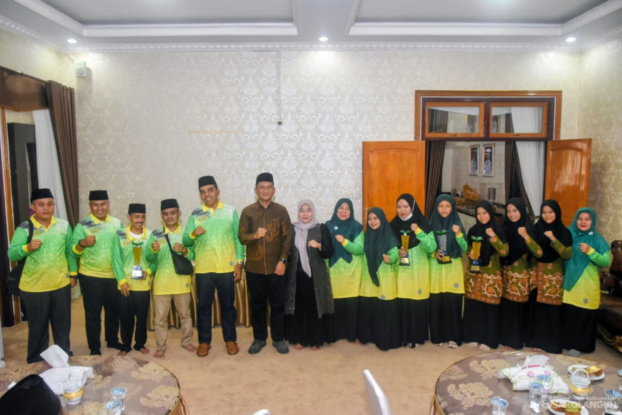 22 November 2025&nbsp; Penyambutan Kafilah MTQ tingkat Provinsi Jambi asal Kabupaten Sarolangun di Rumah Dinas Bupati Sarolangun