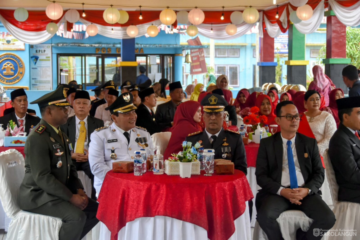 17 Agustus 2023 - Penjabat Bupati Sarolangun Dr. Ir. Bachril Bakri, M.App, Sc Menghadiri Acara Pemberian Remisi Bagi Narapidana dan Anak Binaan Dalam Rangka HUT RI Ke-78 Di Lapas Kelas II B Sarolangun