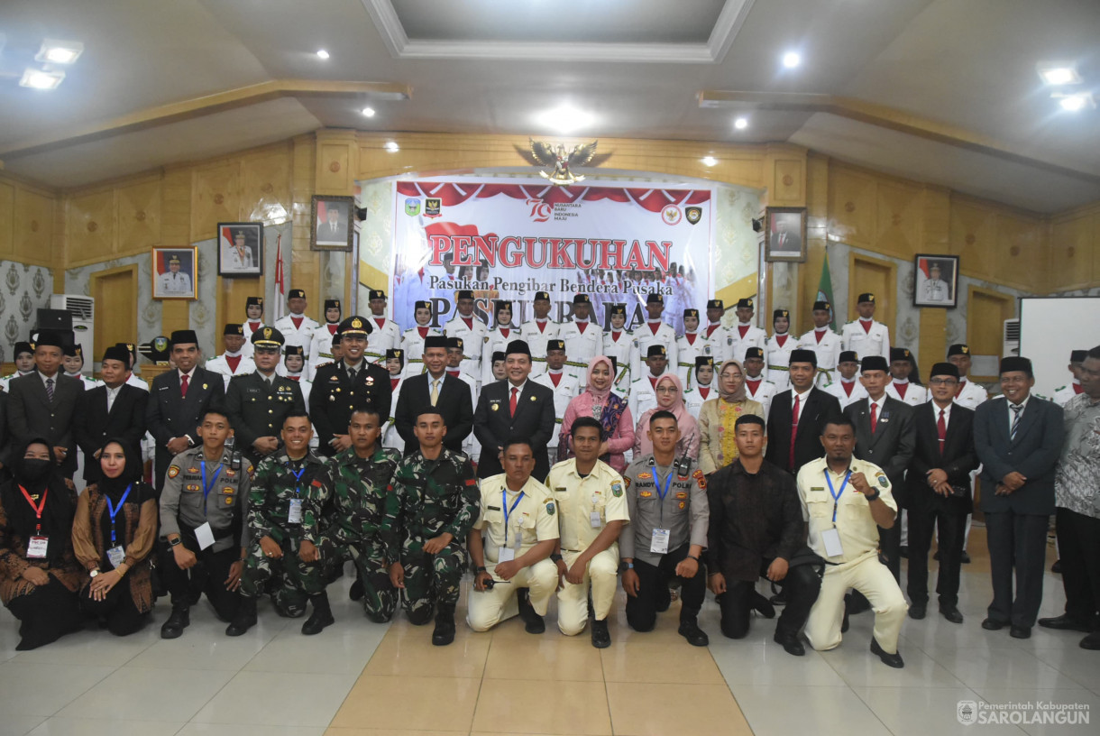 15 Agustus 2024 -&nbsp;Pengukuhan Pasukan Pengibar Bendera Pusaka, Bertempat di Aula Utama Kantor Bupati Sarolangun