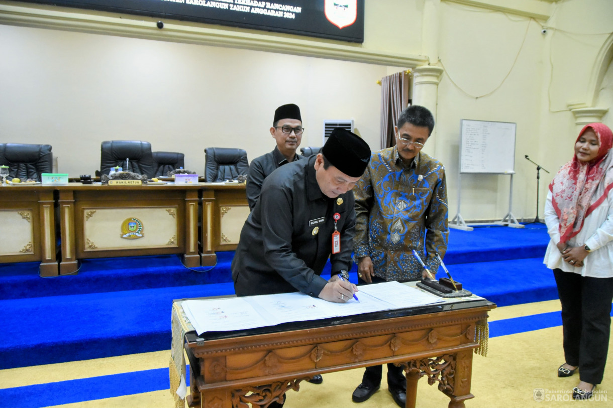 5 Desember 2023 - Rapat Paripurna Tingkat 2 Laporan Banggar Dan Penandatanganan Persetujuan Bersama Terhadap Rancangan Peraturan Daerah APBD Kabupaten Sarolangun Tahun Anggaran 2024