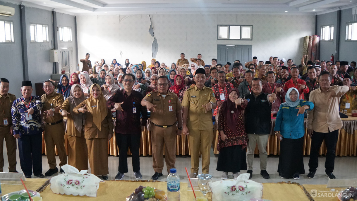 22 Juli 2025 - Bupati Sarolangun Membuka Langsung Kegiatan Bimtek Kepemimpinan Transformatif, dalam Mewujudkan Sekolah Adaptif Melalui Pembelajaran Mendalam Bagi Kepala Sekolah Jenjang SD dan SMP