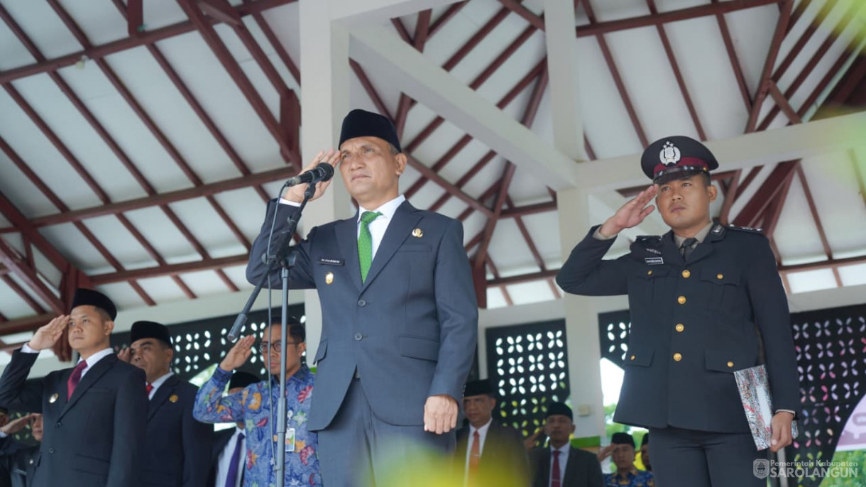28 Oktober 2025 Upacara Hari Peringatan Sumpah Pemuda Ke 97 Tahun 2025 , Launching Perlindungan Jamsostek Bagi Pekerja Rentan, Lembaga Adat Masyarakat dan LPM Kelurahan dan&nbsp;Penyerahan Satu Unit Truk Sampah Ke Dinas LHD Sarolangun&nbsp;&nbsp;