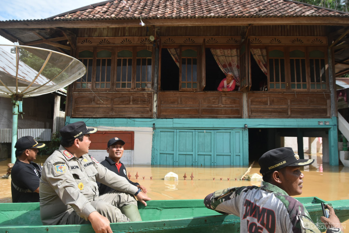 13 Januari 2024 - Meninjau Lokasi Terdampak Banjir Sekaligus Memberikan Bantuan Di Desa Pulau Pinang Dan Ladang Panjang