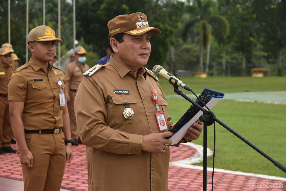 11 Desember 2023 - Apel Gabungan Sekaligus Penyerahan Hadiah Lomba Kegiatan UMKM Bangkit Dan Gabungan Kelompok Tani Terbaik Tingkat Kabupaten Sarolangun Di Lapangan Gunung Kembang Sarolangun