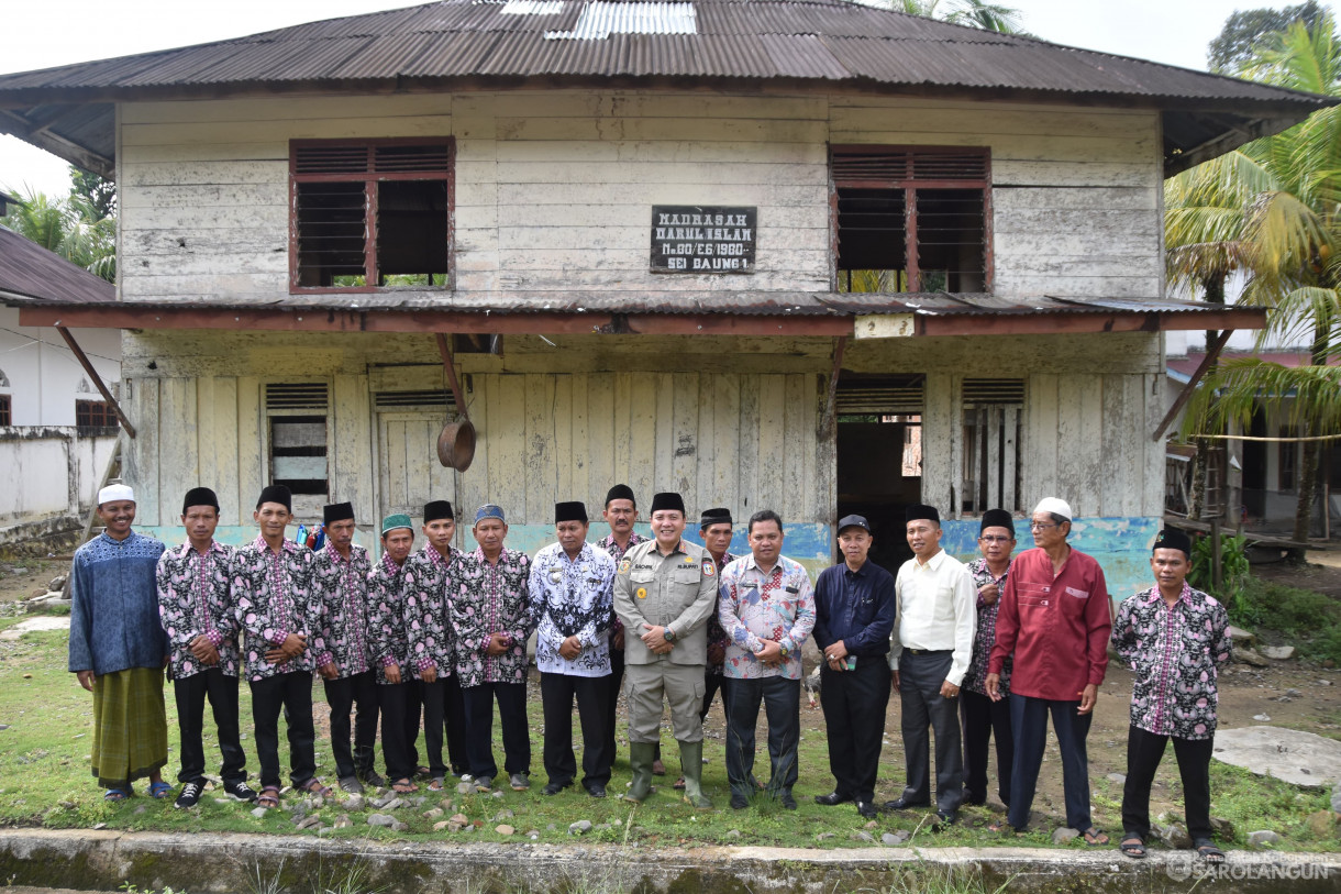 25 November 2023 - Penjabat Bupati Sarolangun Meninjau Kondisi Madrasah Darul Islam Desa Sungai Baung Kecamatan Batang Asai