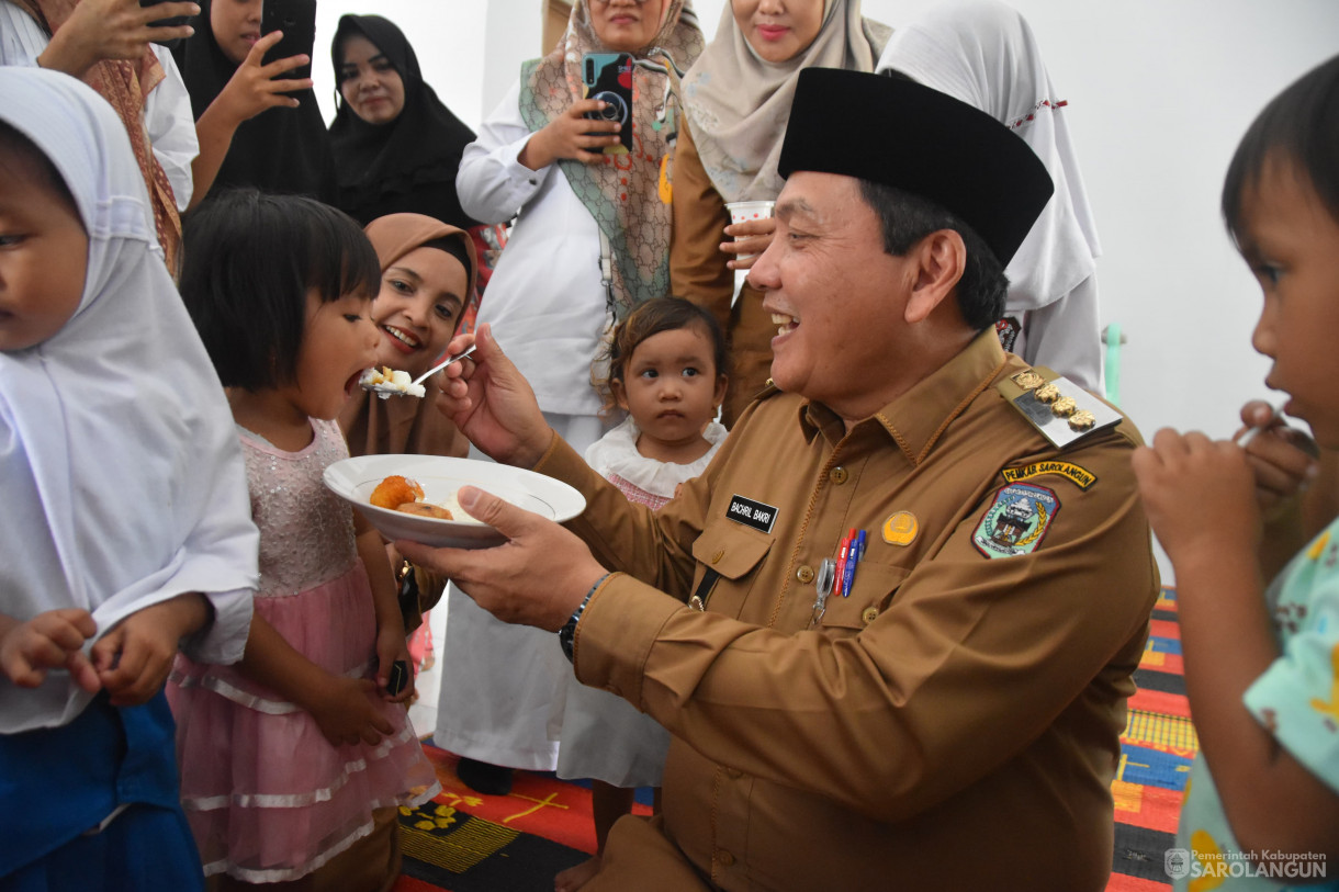 28 November 2023 - Meninjau Dan Memberikan Makan Pada Anak Beresiko Stunting Di Rumah Cegah Stunting Desa Bernai