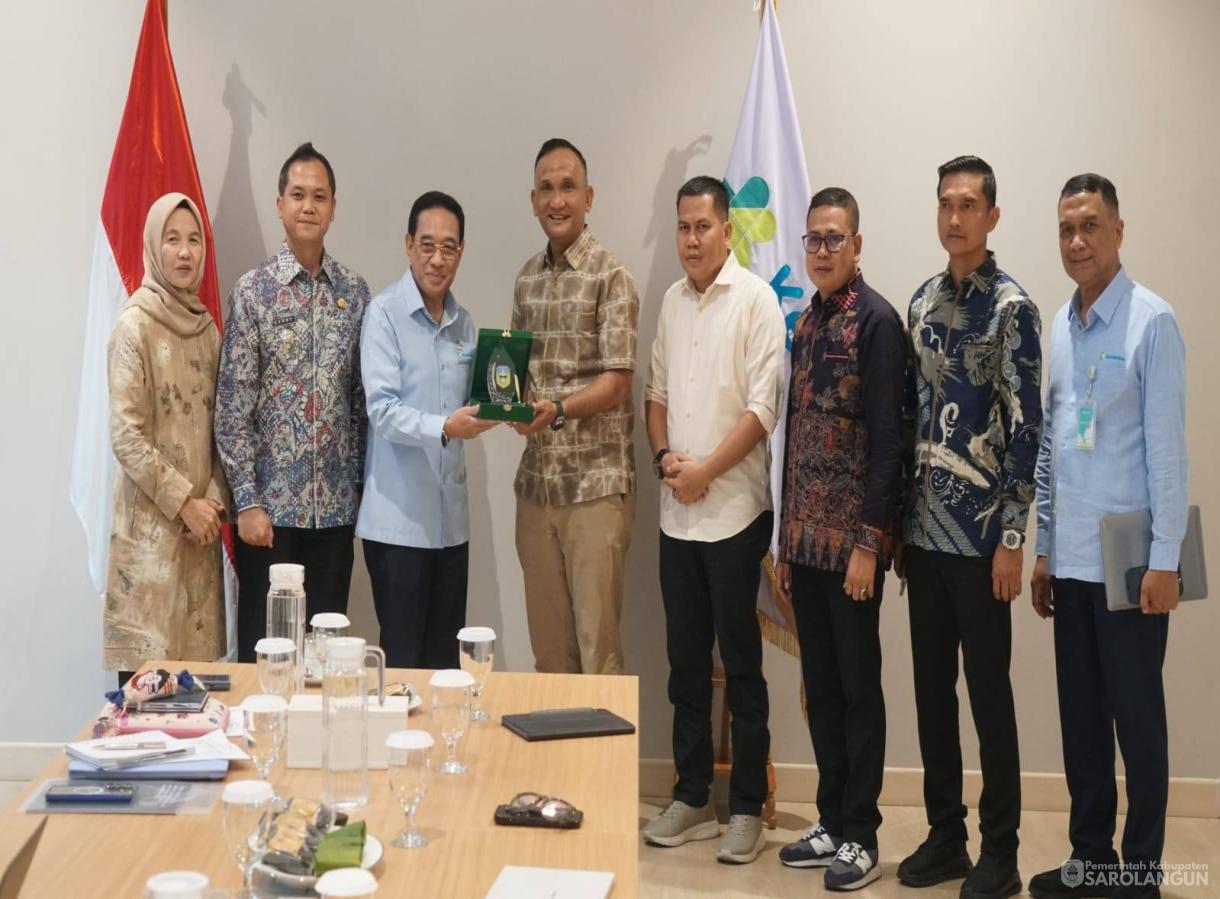 19 Mei 2026 Bupati Sarolangun di dampingi oleh Wakil Bupati Sarolangun dan Waka I DPRD Kab. Sarolangun melakukan Audiensi dengan Wakil Menteri Kesehatan RI dalam rangka Pembinaan Kesehatan Wilayah Provinsi Jambi yang bertempat di Kantor Kemenkes RI
