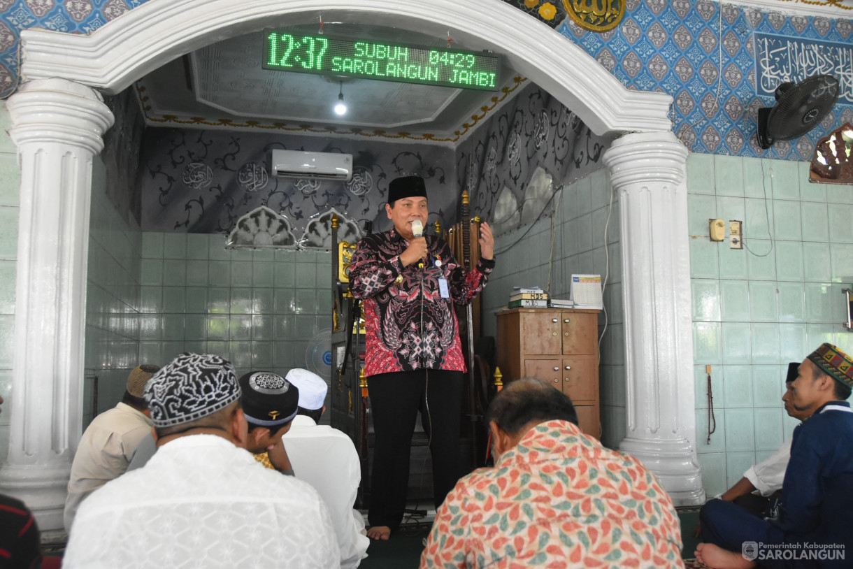 3 November 2023 - Penjabat Bupati Sarolangun Melaksanakan Jumling Di Masjid Darussalam Sarolangun