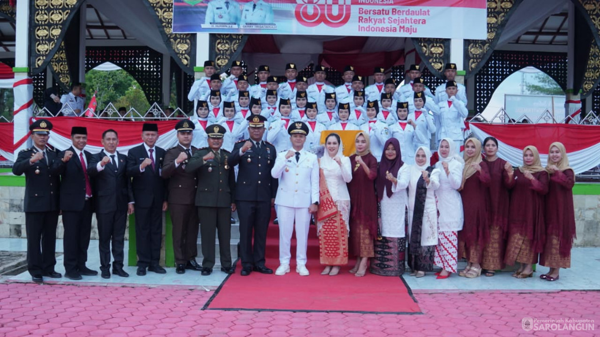 17 Agustus 2025&nbsp; Upacara Penurunan Bendera Merah Putih Bertempat di lapangan Gunung Kembang