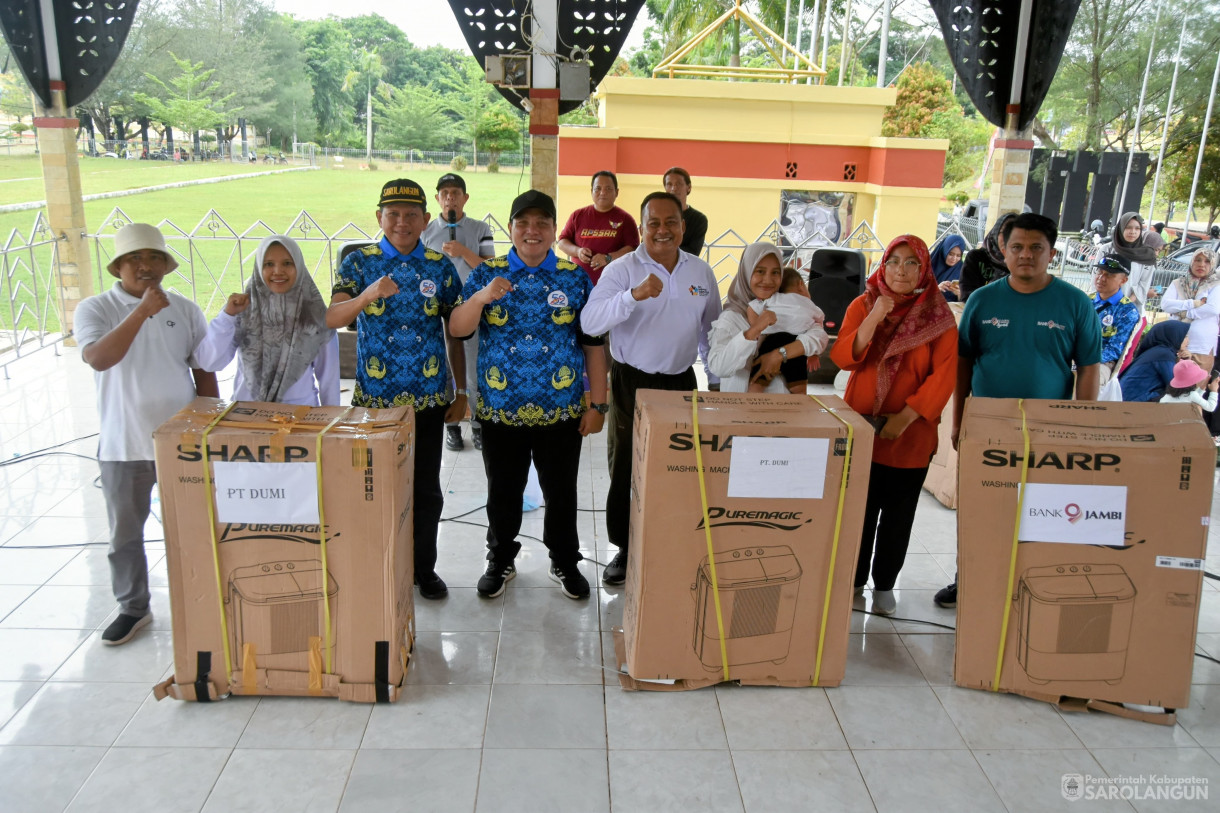 16 Desember 2023 – Jalan Santai Dalam Rangka Hut Korpri Ke 52 Dan Hari Korupsi Dunia, Penanaman Pohon Pelindung Dalam Rangka Hut Dharmawanita Ke 24 Di Lapangan Gunung Kembang Sarolangun