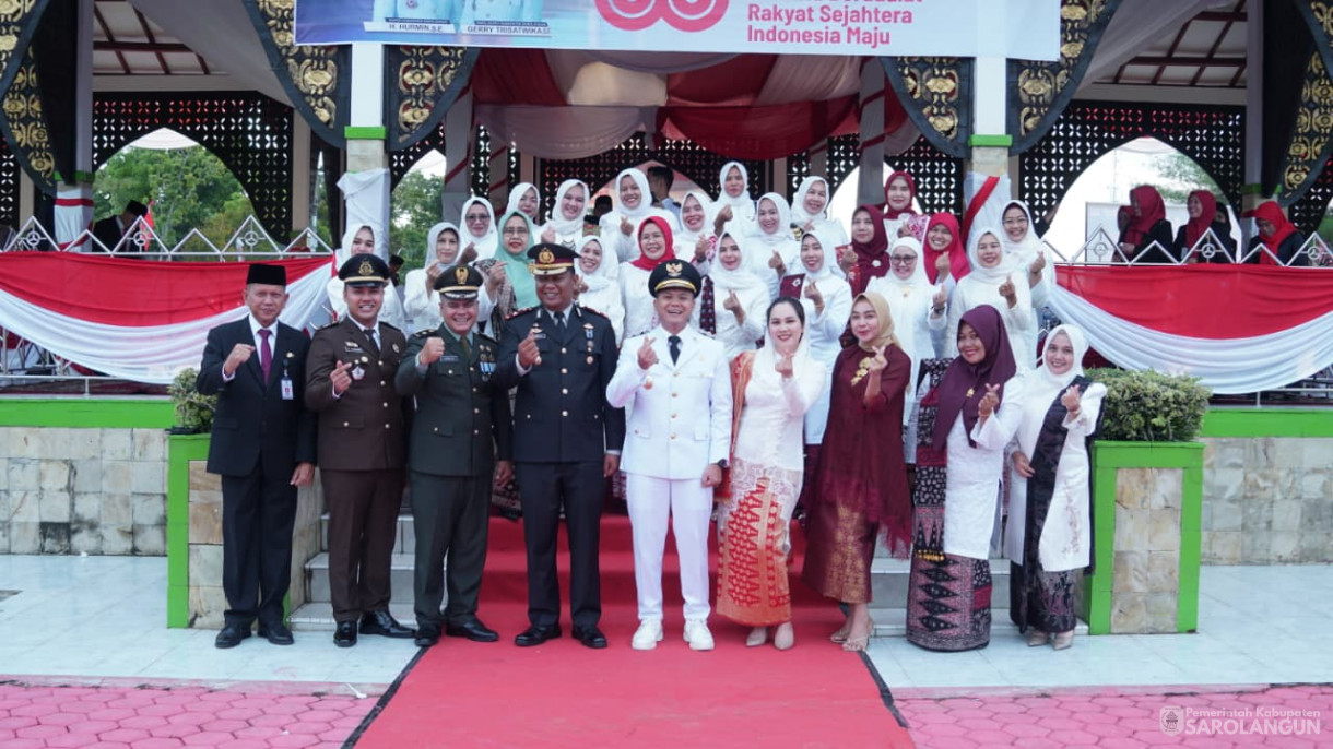17 Agustus 2025&nbsp; Upacara Penurunan Bendera Merah Putih Bertempat di lapangan Gunung Kembang