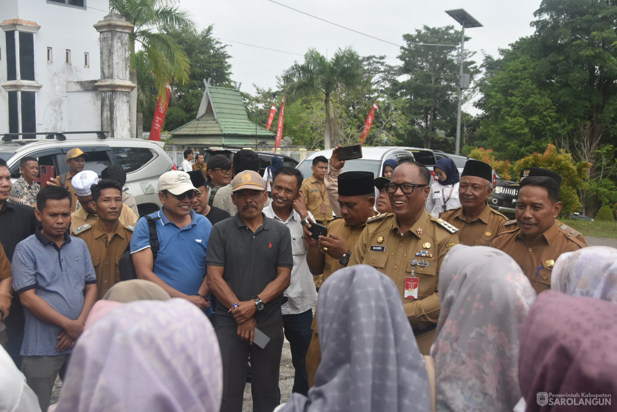 21 Oktober 2024 -&nbsp;Pelepasan Para Istri Kades Yang Berangkat Studi Banding di Kota Bandung, Bertempat di Halaman Samping Kantor Bappeda Sarolangun