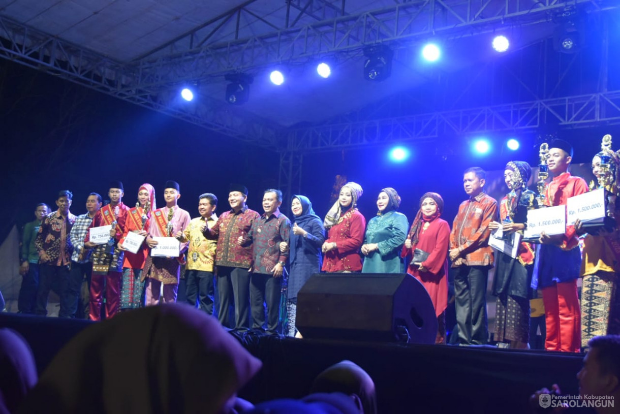 12 Oktober 2023 - Penjabat Bupati Sarolangun Menghadiri Acara Penutupan Sarolangun Festival di Panggung Utama Koni Sport Center Sarolangun