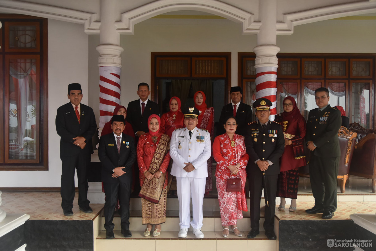 17 Agutus 2024 -&nbsp;Penjemputan Bendera Pusaka di Rumah Dinas Bupati Sarolangun