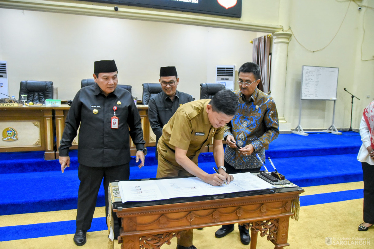 5 Desember 2023 - Rapat Paripurna Tingkat 2 Laporan Banggar Dan Penandatanganan Persetujuan Bersama Terhadap Rancangan Peraturan Daerah APBD Kabupaten Sarolangun Tahun Anggaran 2024