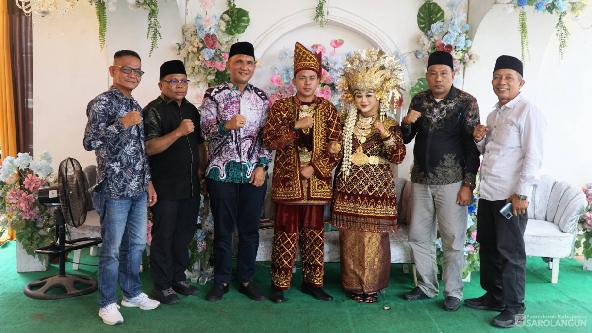 4 April 2026 Bupati Sarolangun Menghadiri Resepsi Pernikahan dan Silaturahmi dengan Masyarakat Desa Padang Jering Kecamatan Batang Asai