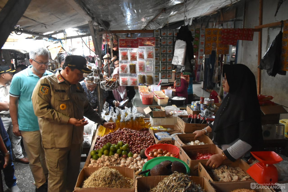 22 September 2023 - Penjabat Bupati Sarolangun Melakukan Operasi Pasar di Pasar Atas Sarolangun