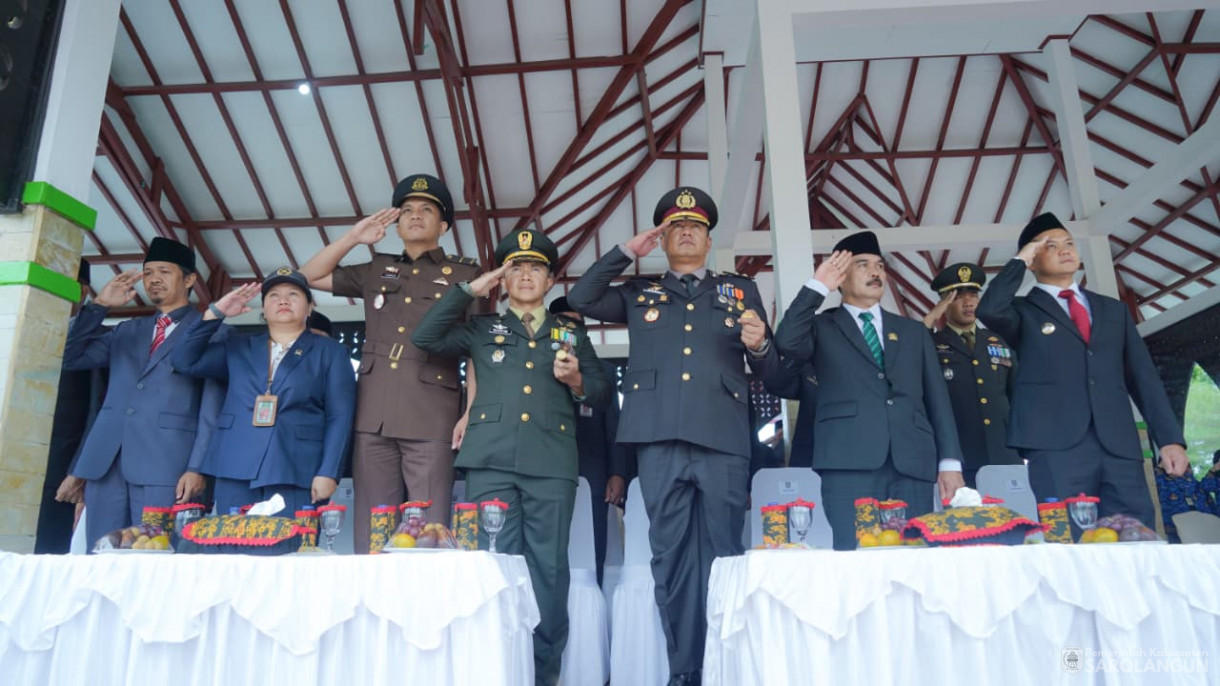 Upacara Peringatan Hari Sumpah Pemuda di Lapangan Gunung Kembang Sarolangun