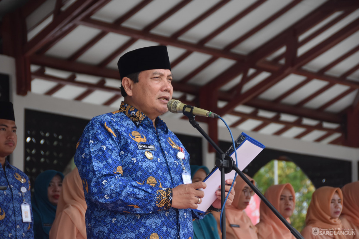 30 November 2023 - Upacara HUT KORPRI Ke 52 Sekaligus Penyerahan Bantuan JKM dan Beasiswa Di Lapangan Gunung Kembang Sarolangun