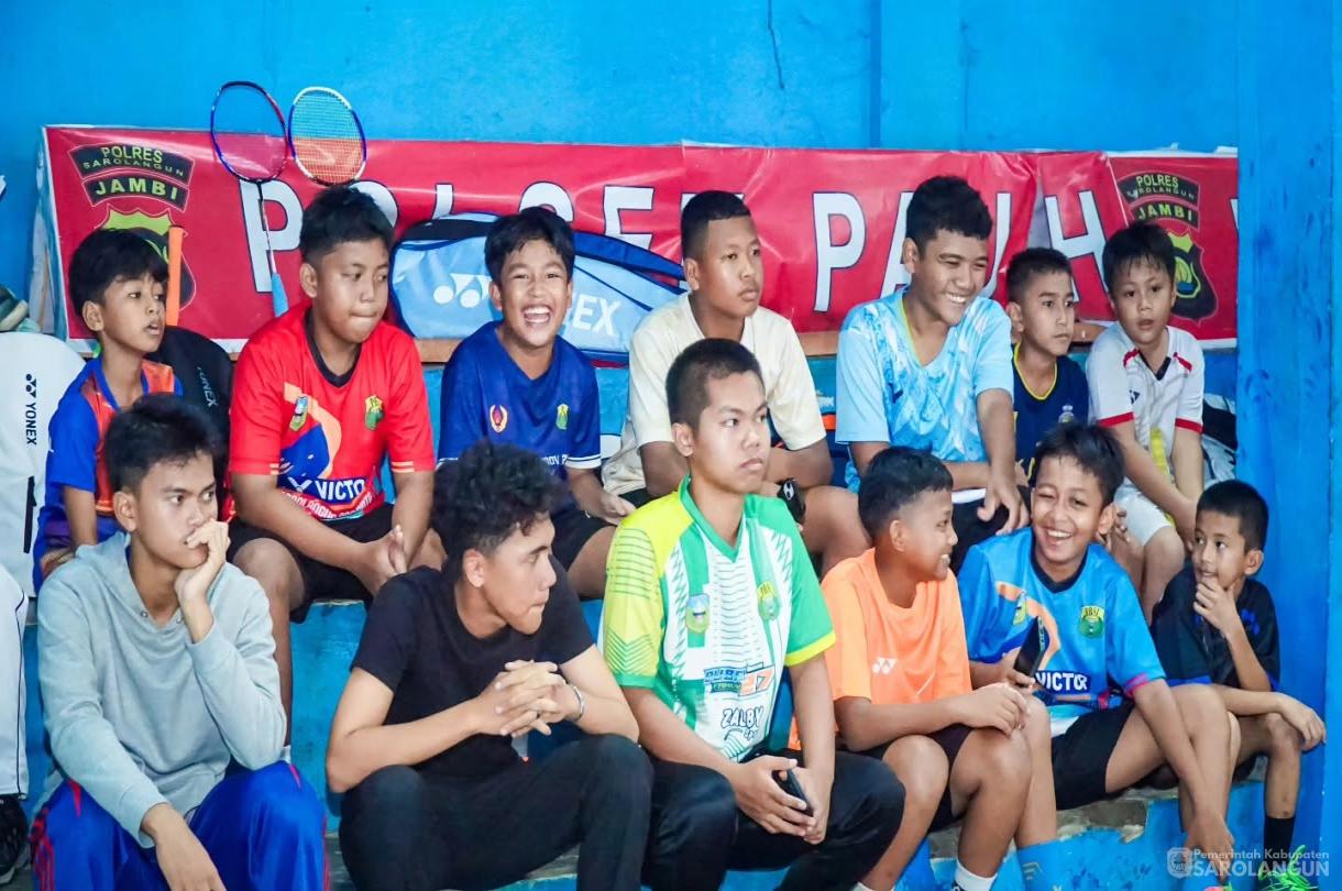 15 Juni 2026 Wakil Bupati Sarolangun Membuka Kegiatan Turnamen Bulu Tangkis Sarolangun Badminton Academy di Hall Pemda Sarolangun
