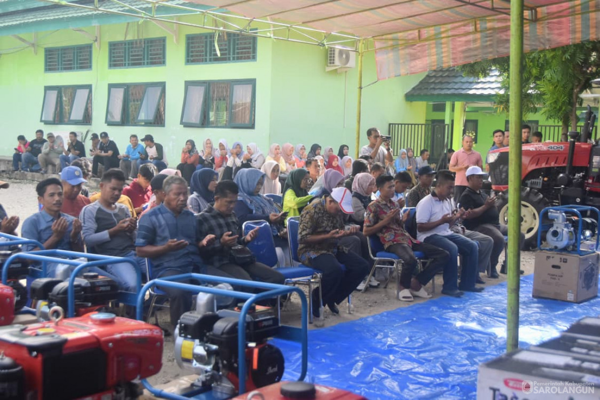 31 Oktober 2025 Penyerahan Secara Simbolis Alsintan Kepada Kelompok Tani Kabupaten Sarolangun