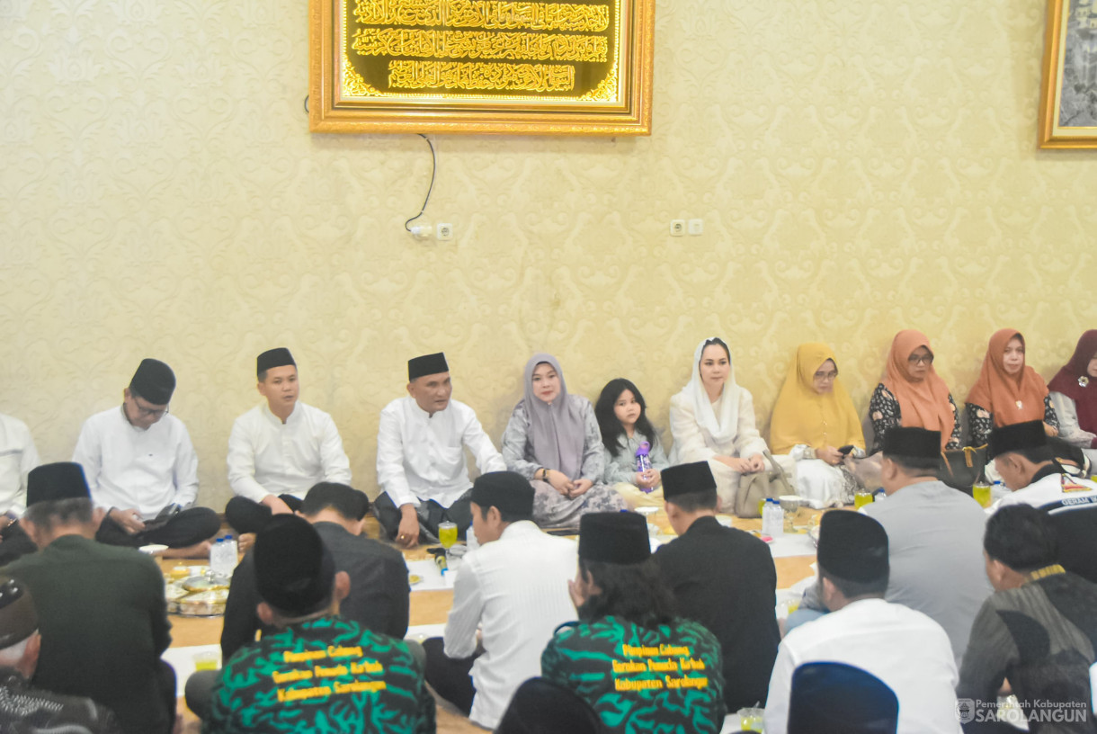 28 Maret 2025 - Buka Bersama Wartawan, LSM, dan OKP SeKabupaten Sarolangun Bertempat di Rumah Dinas Bupati Sarolangun&nbsp;