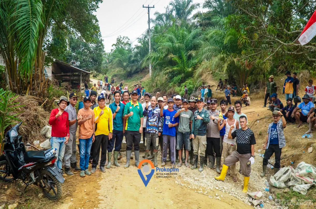 26 Agustus 2026 Momen Kebersamaan Bupati Sarolangun dengan Masyarakat Dusun Trans 3 Desa Sepintun Kecamatan Pauh