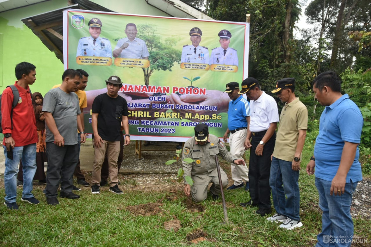 22 September 2023 - Penjabat Bupati Sarolangun Menghadiri Acara Penanaman Pohon di Desa Lidung