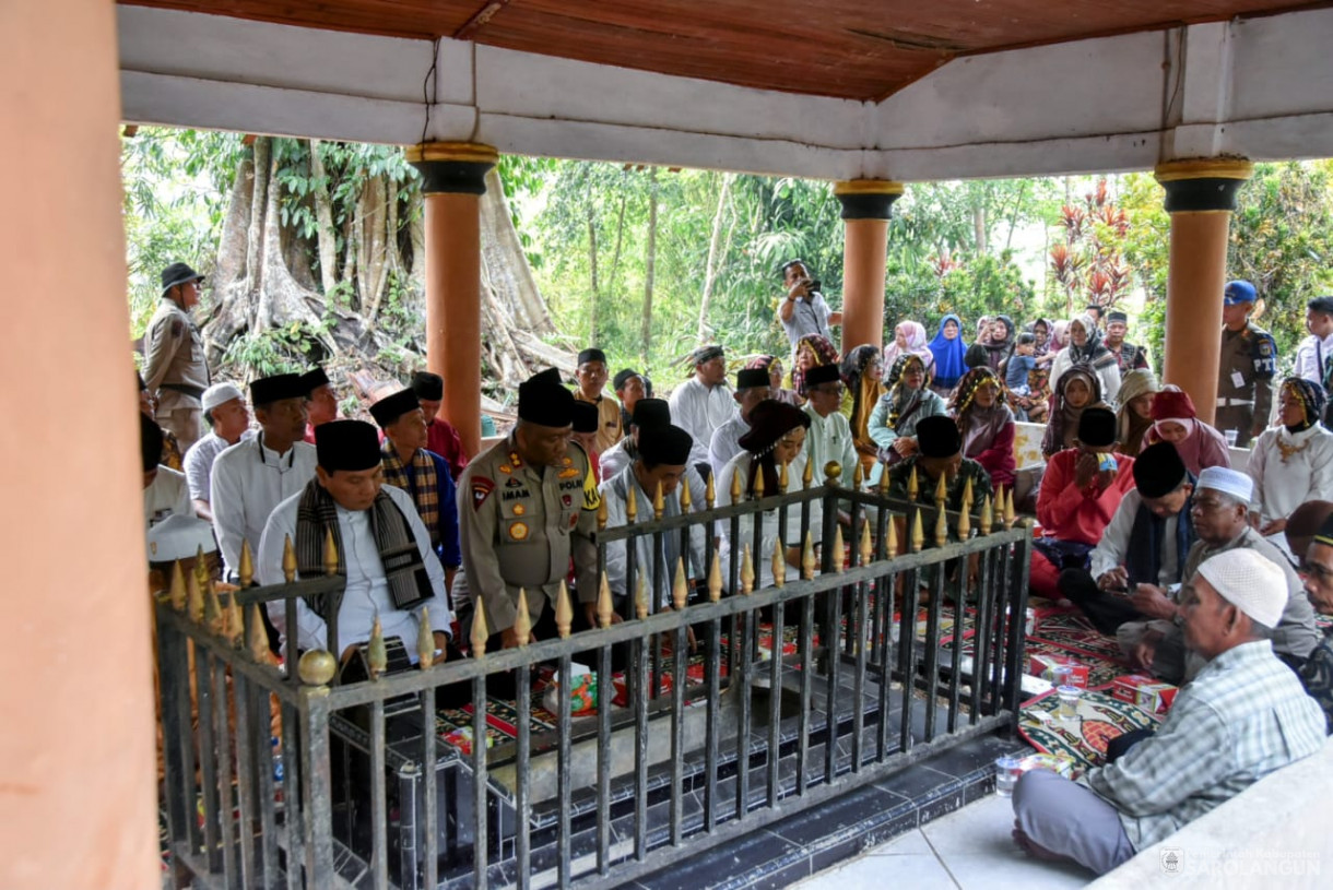 11 Oktober 2023 - Penjabat Bupati Sarolangun Melakukan Ziarah ke Makam Syeh Abdul Gani Tjokroaminoto Rio Depati Raden Joyodiningrat Singidilago di Desa Lidung