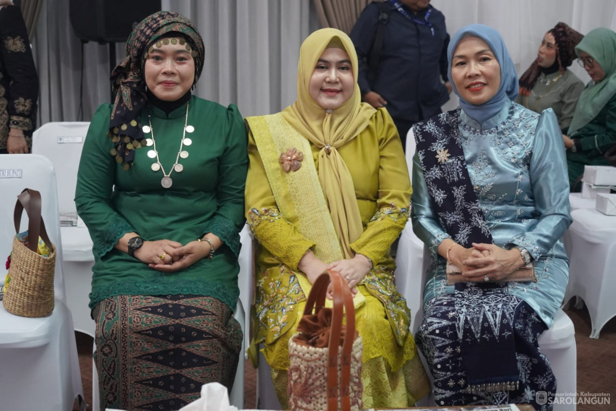 &nbsp;Bupati Sarolangun Serta Ketua TP PKK Kabupaten Sarolangun Menghadiri Rapat Paripurna Dalam Rangka HUT Kab.Batang Hari Yang Ke 77