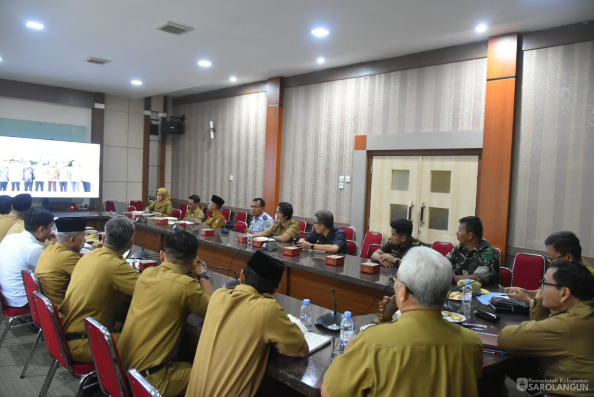 18 September 2023 - Penjabat Bupati Sarolangun Menghadiri Rapat TPID Via Zoom Meeting di Ruang Pola Kantor Bupati Sarolangun