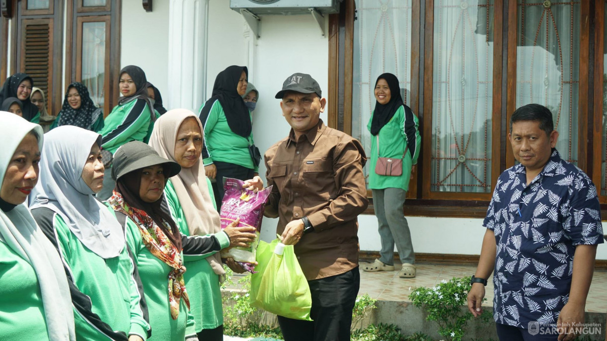 13 Maret 2026&nbsp;Penyerahan Sembako kepada PHL Dinas Lingkungan Hidup