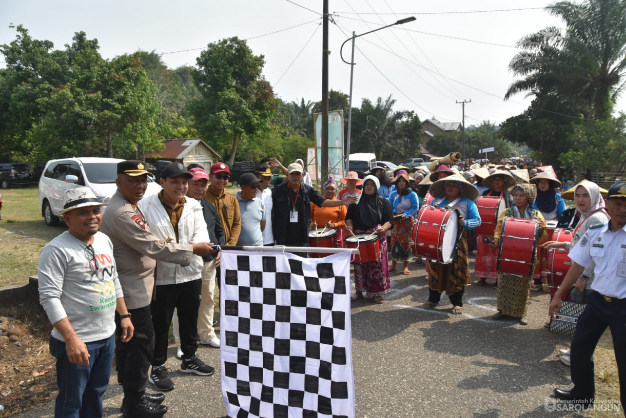 27 September 2023 - Penjabat Bupati Sarolangun Membuka Parade Budaya Di Desa Tanjung Gagak Kecamatan Bathin VIII